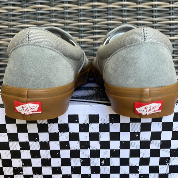 Vans Men’s Skate Slip-On Grey/Gum
VN0A5FCAN3Z
Sneakers - Picture 13 of 16